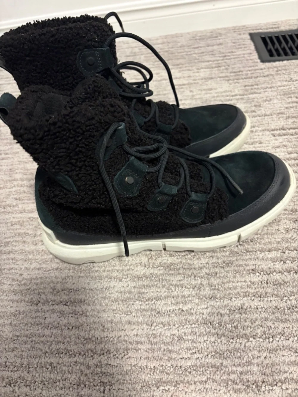 Women Sorel winter boots - Picture 2 of 7